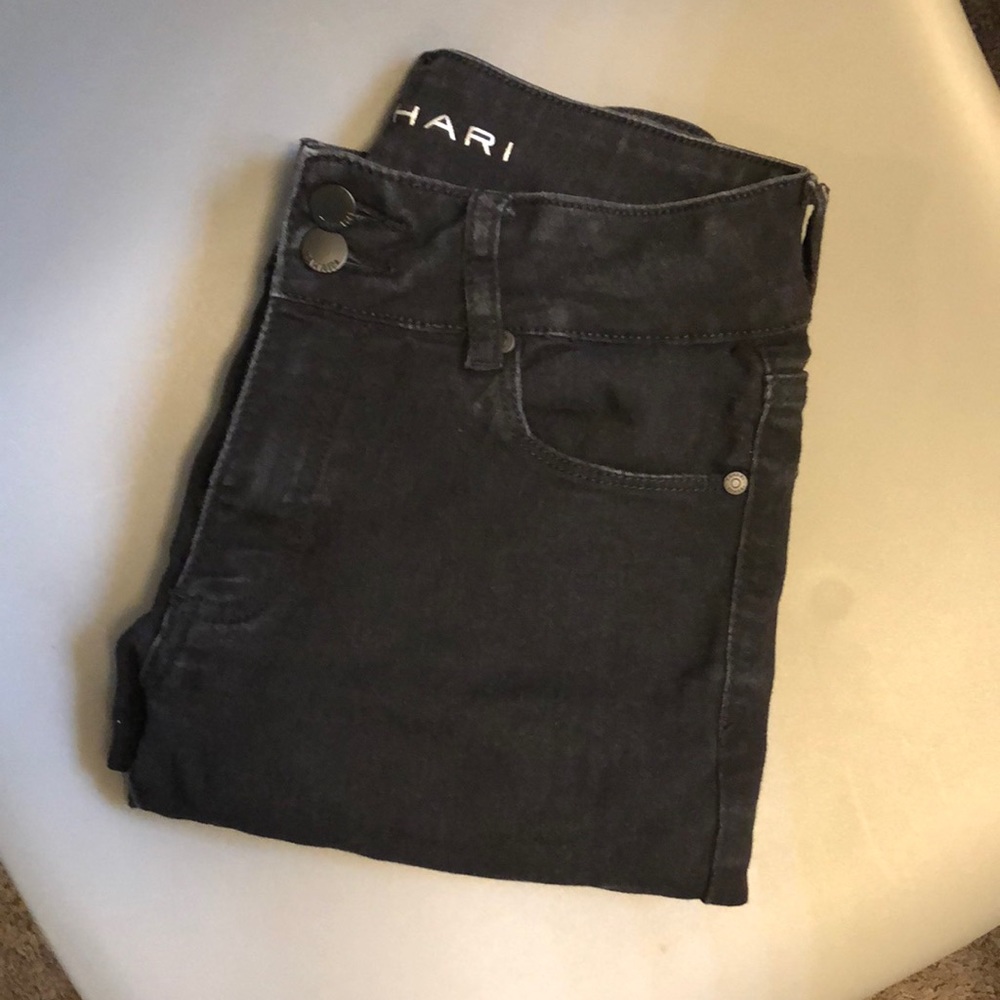 EUC tahari mid rise black jeans
